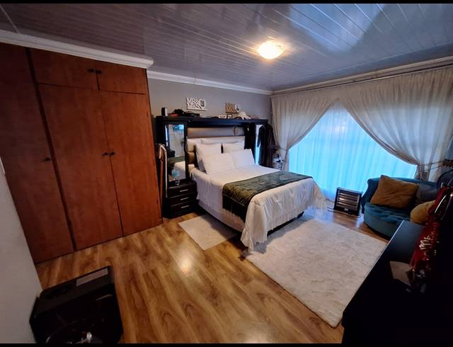 4 BEDROOM FREESTANDING FOR SALE IN VANDERBIJLPARK SE 2